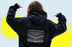 Nasza studentka w bluzie wydziałowej Nasza studentka w bluzie wydziałowej